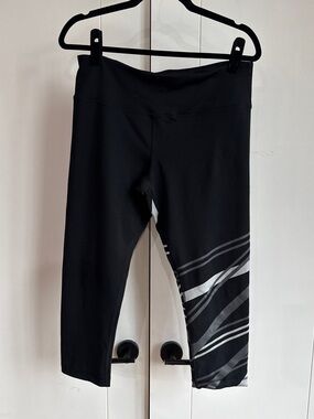 90 Degree By Reflex Black Capri Leggings with Silver Stripe Accent